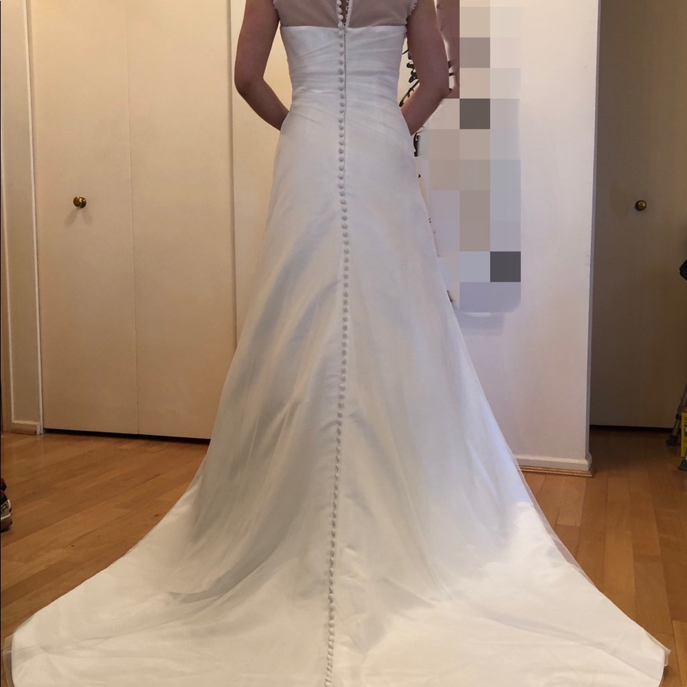 White wedding dress + veil - Picture 3 of 8